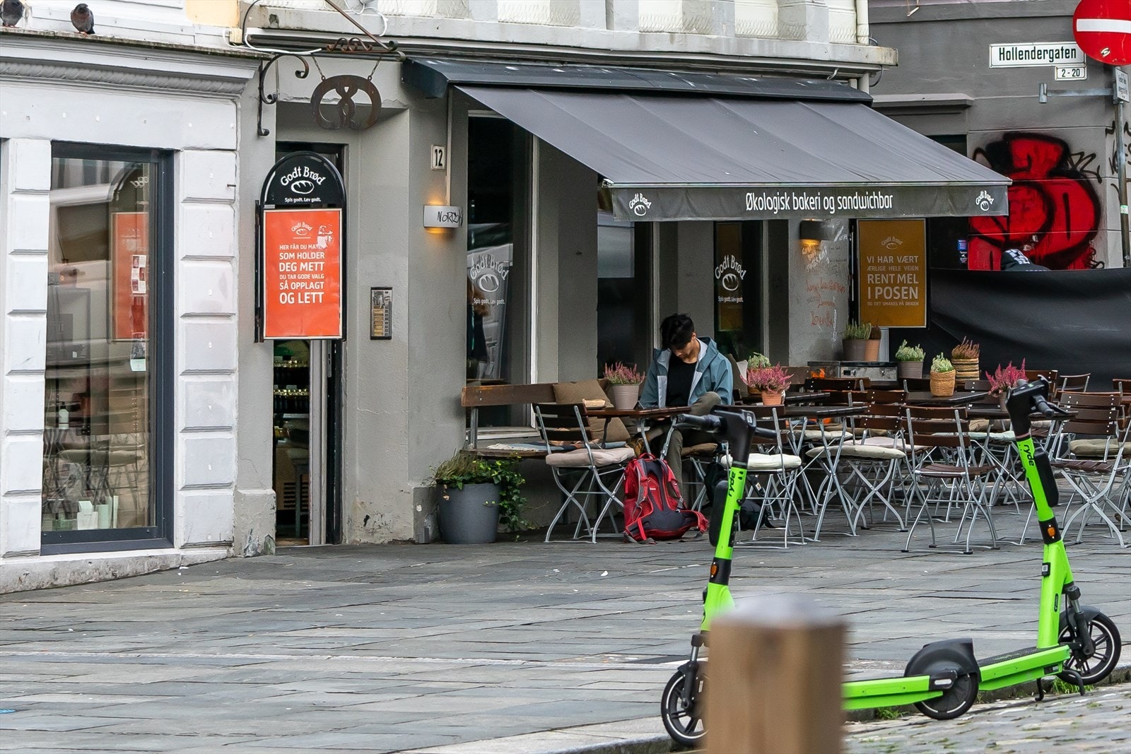 - Ta turen til Godt Brød for varm kaffe og luftige boller - Galleribilde