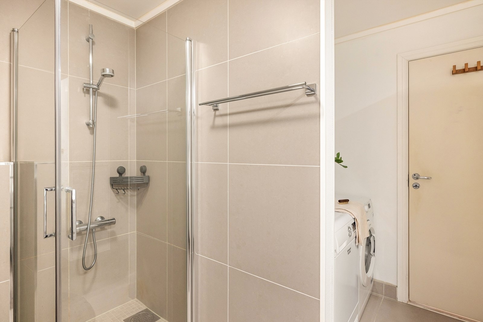 - Badet blir godt varmet opp gjennom varmekabler - Galleribilde