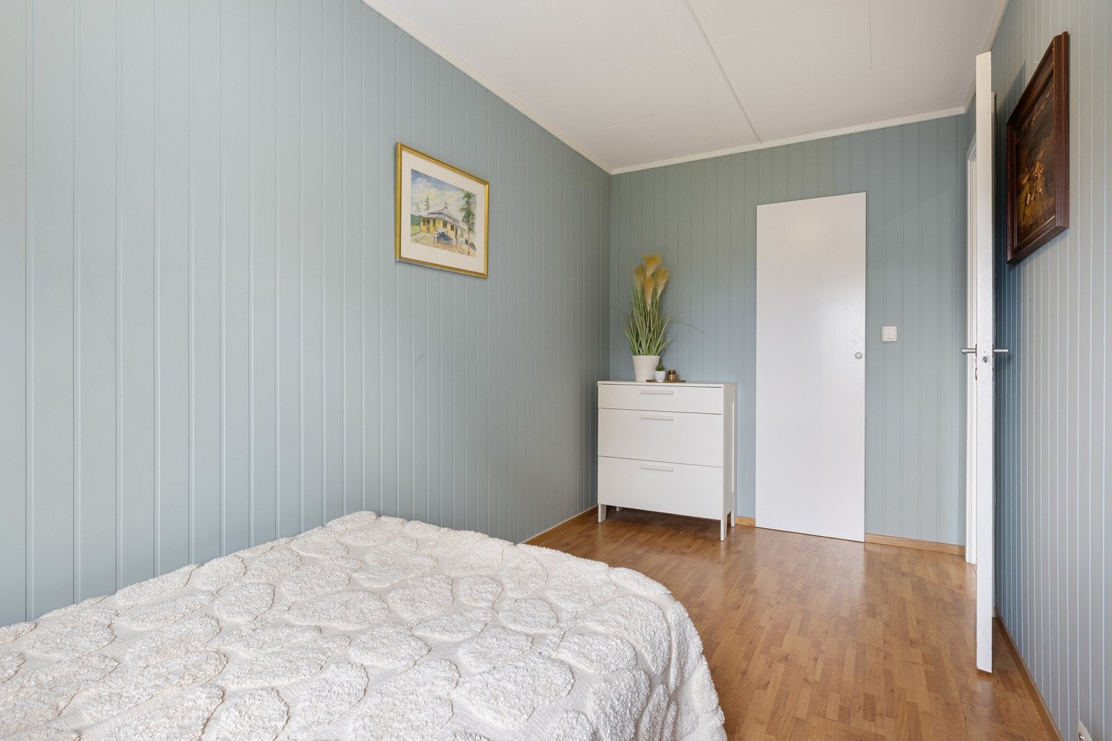 Soverommet kan innredes med både seng, skrivepult og oppbevaringsmøbler. Galleribilde