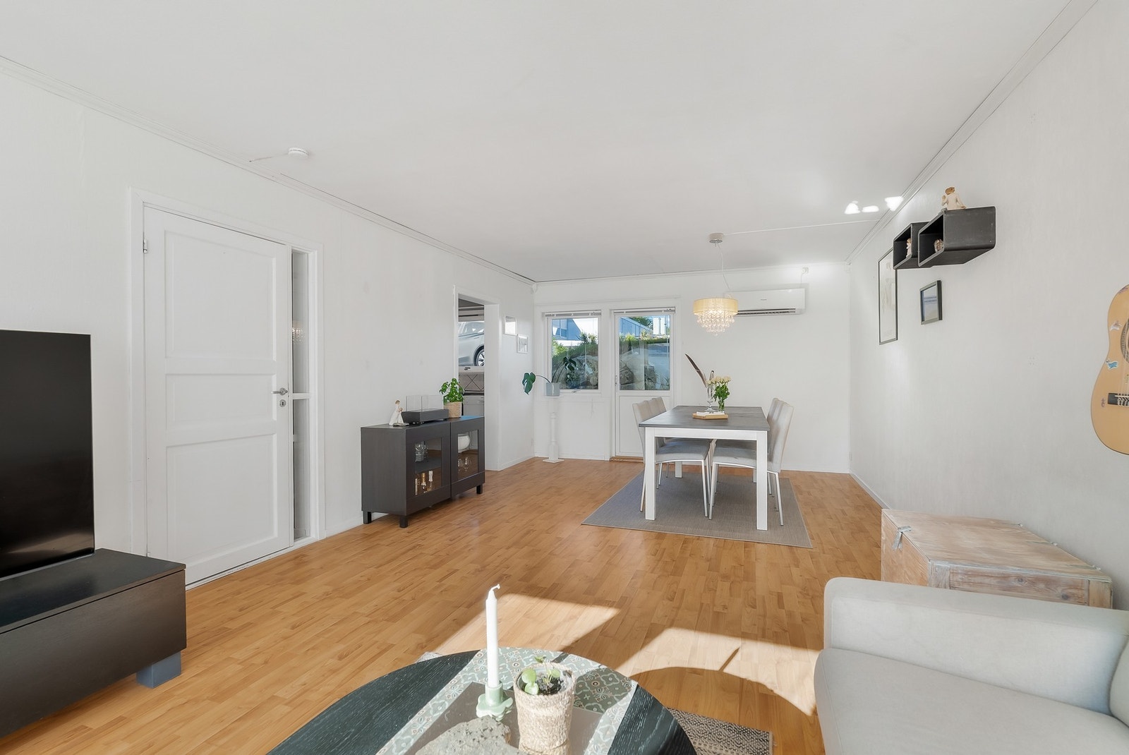 Familievennlig og trafikkstille boområde med kort vei til daglige nødvendigheter og marka. Galleribilde