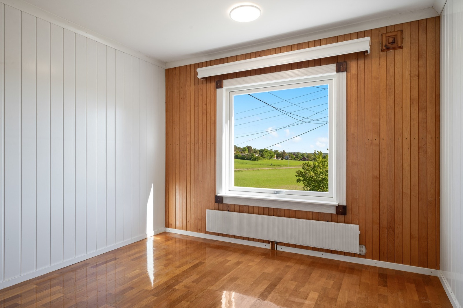 Dette rommet har tidligere vært en del av stuen i 1. etasje. Galleribilde