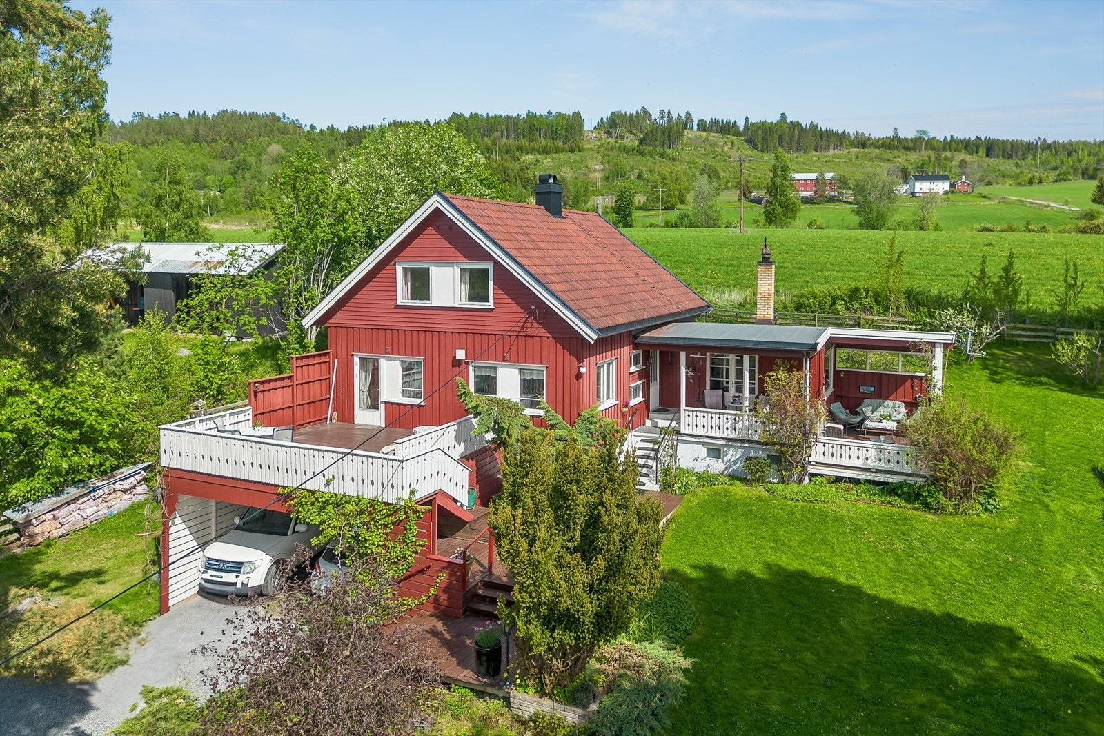 Eldre eneboligen som er oppgradert med bergvarmepumpe med radiatorer, installert i 2018. Galleribilde