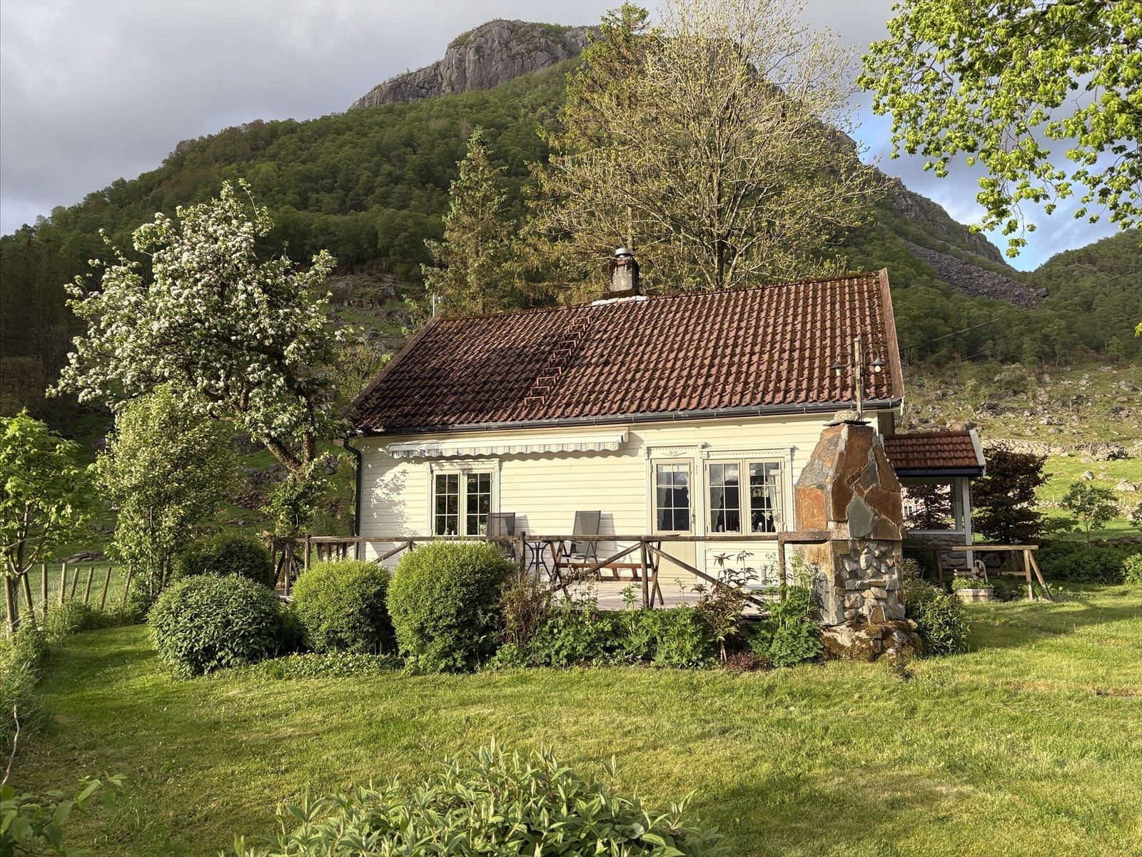 Huset i kveldslys Galleribilde