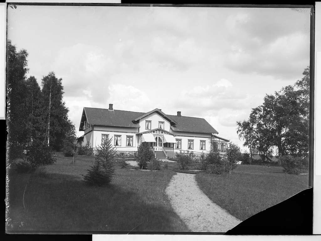 Garden ble i 1894 solgt til cand.med. Fredrik Jonassen. Allerede samme høst åpnet han et av landets første lungesanatorier for tuberkuløse som ble drevet fra 1894 til 1941. Galleribilde