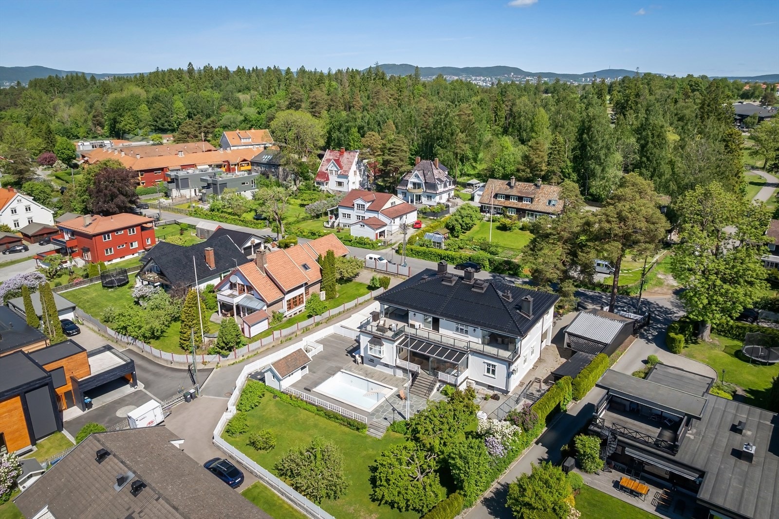 Jomfrubråtveien er en stille og rolig vei uten gjennomgangstrafikk Galleribilde