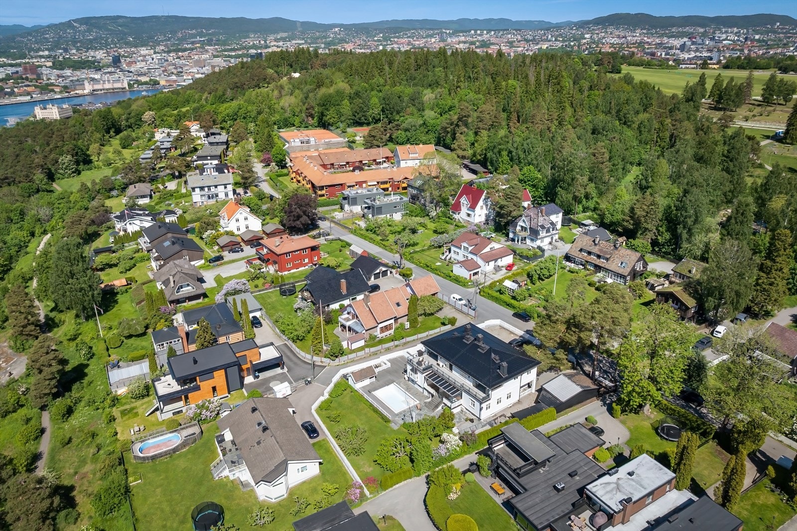 Her bor man med Ekebergsletta og Ekebergparken som nærmeste nabo Galleribilde