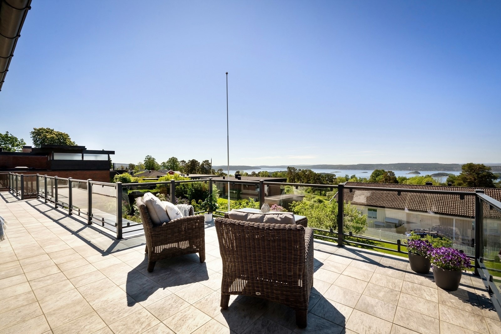 Velkommen til Jomfrubråtveien 39 presentert av Hanne Eika Klempe i Nordvik Nordstrand. Foto: Zovenfra AS Galleribilde