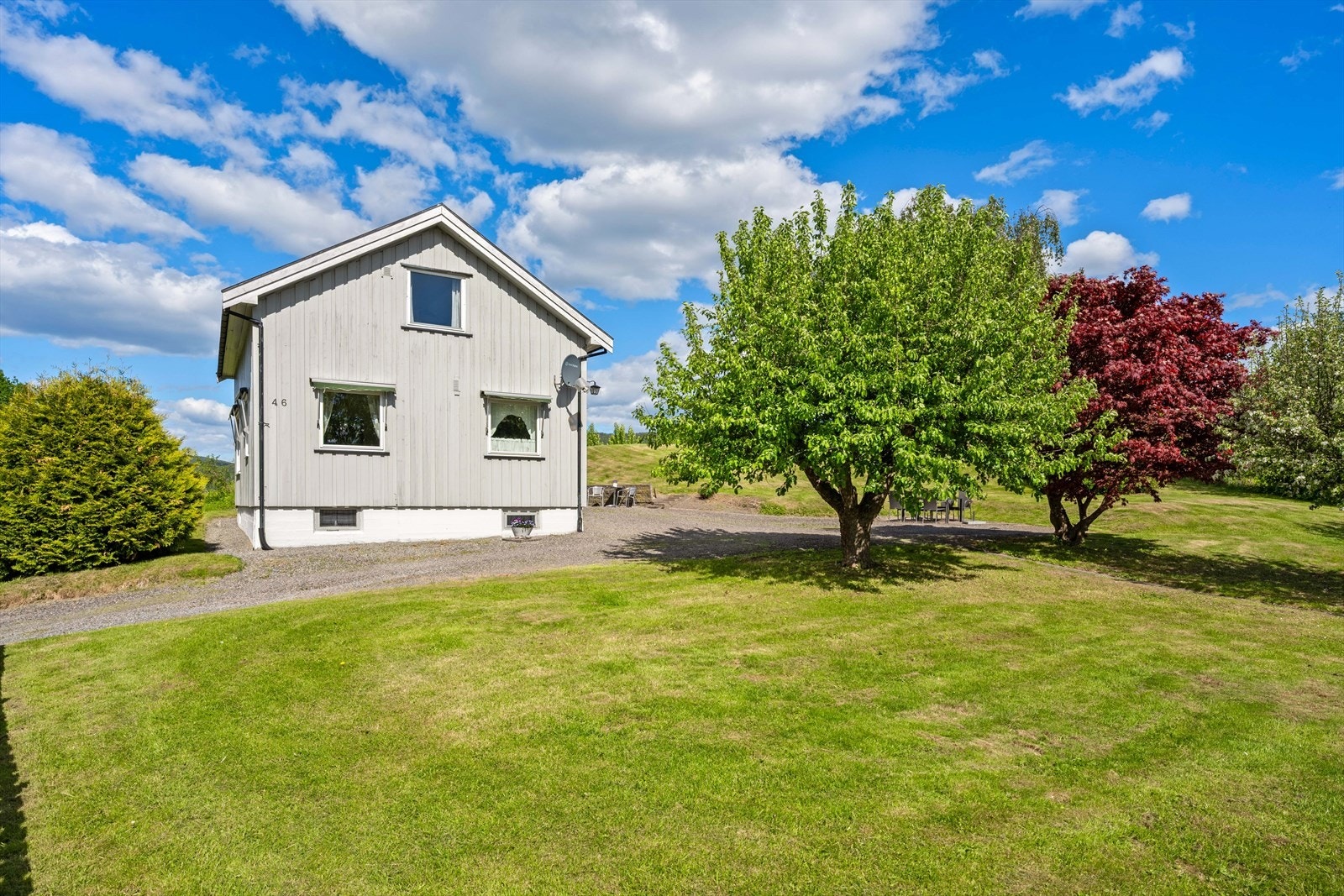 Stor, barnevennlig tomt på over 1500 m². Galleribilde