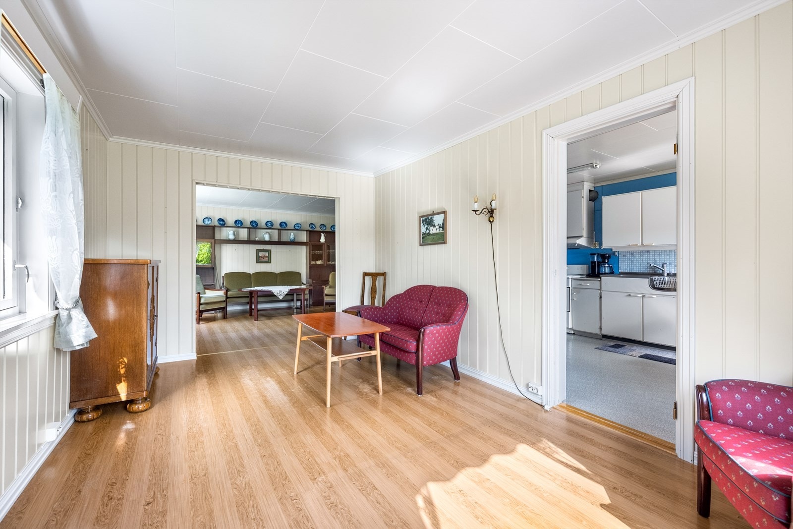 Fra stuen er det direkte adkomst til kjøkkenet. Galleribilde