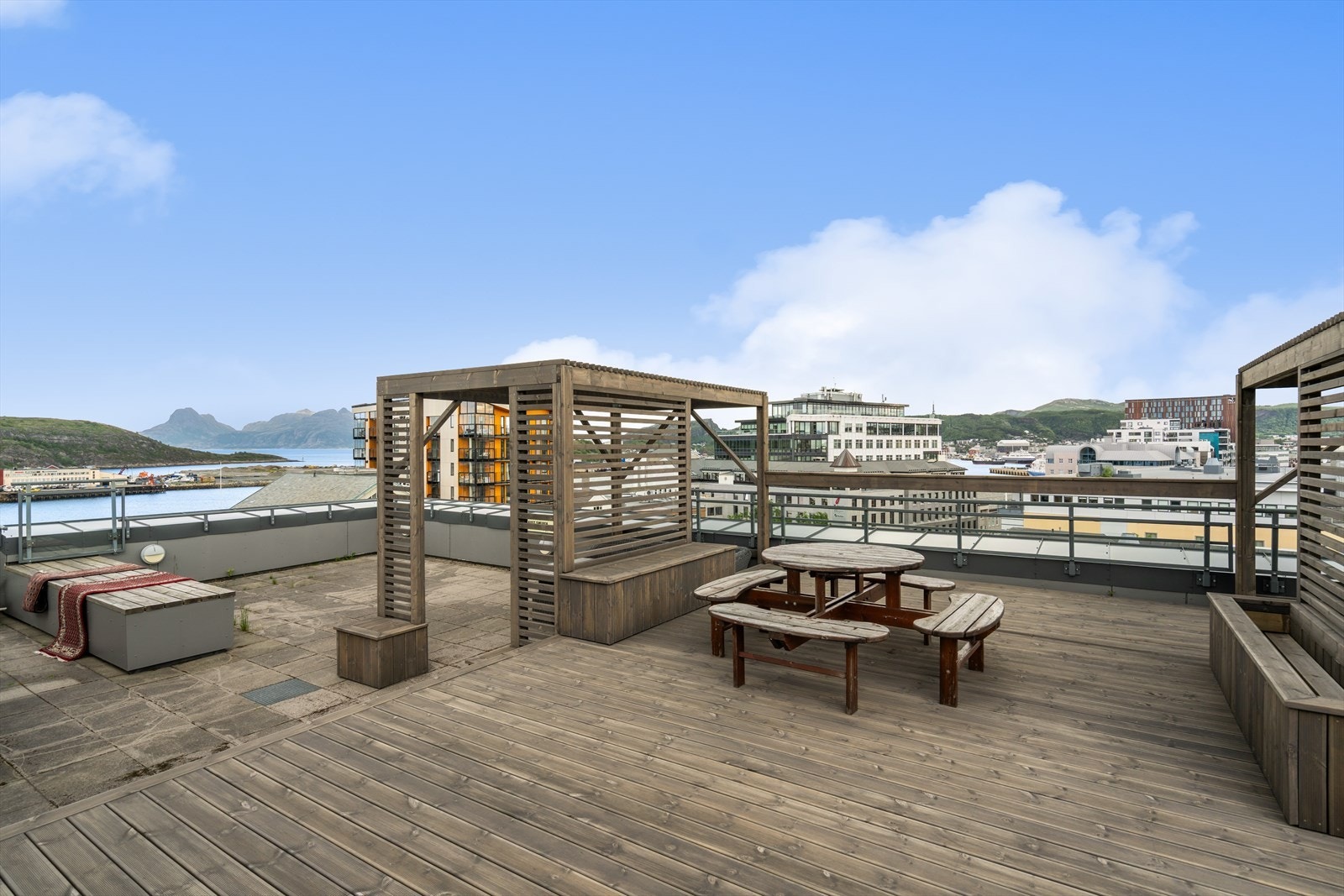 Fra terrassen nyter du også en fantastisk panoramautsikt. Galleribilde