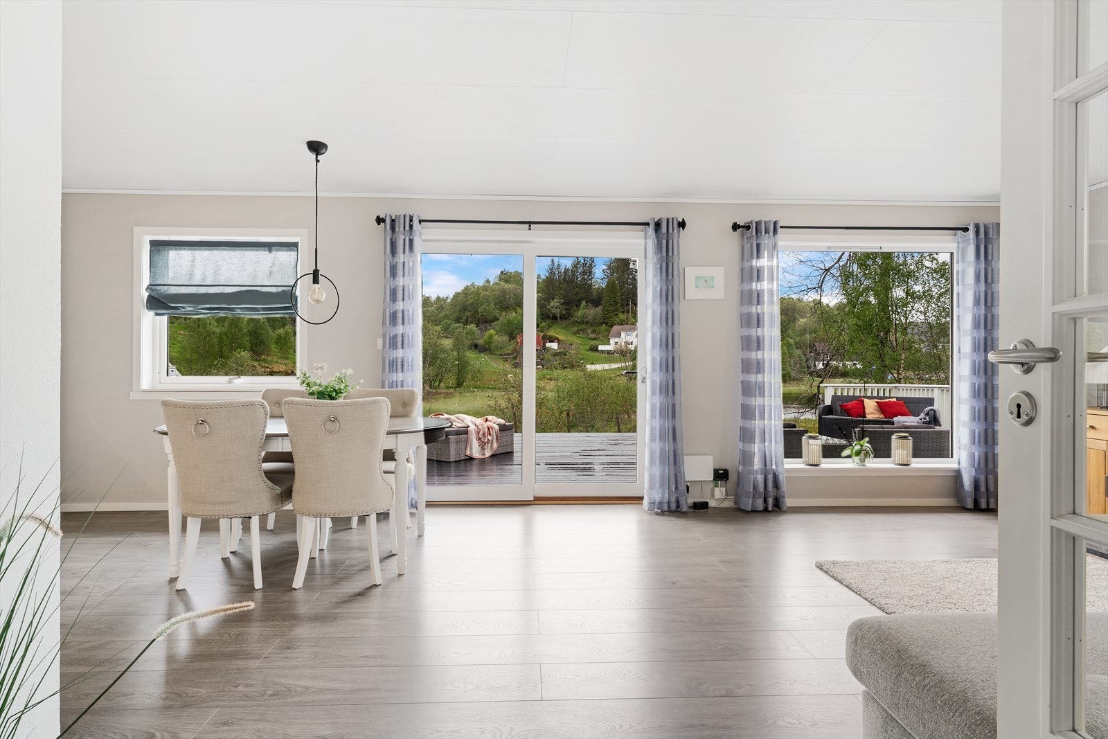 Flotte og landlige omgivelser Galleribilde