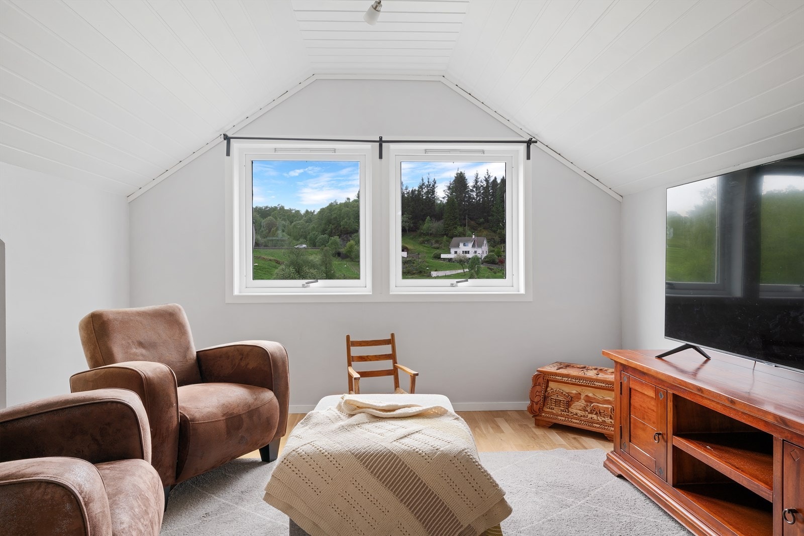 Romslig loftstue Galleribilde