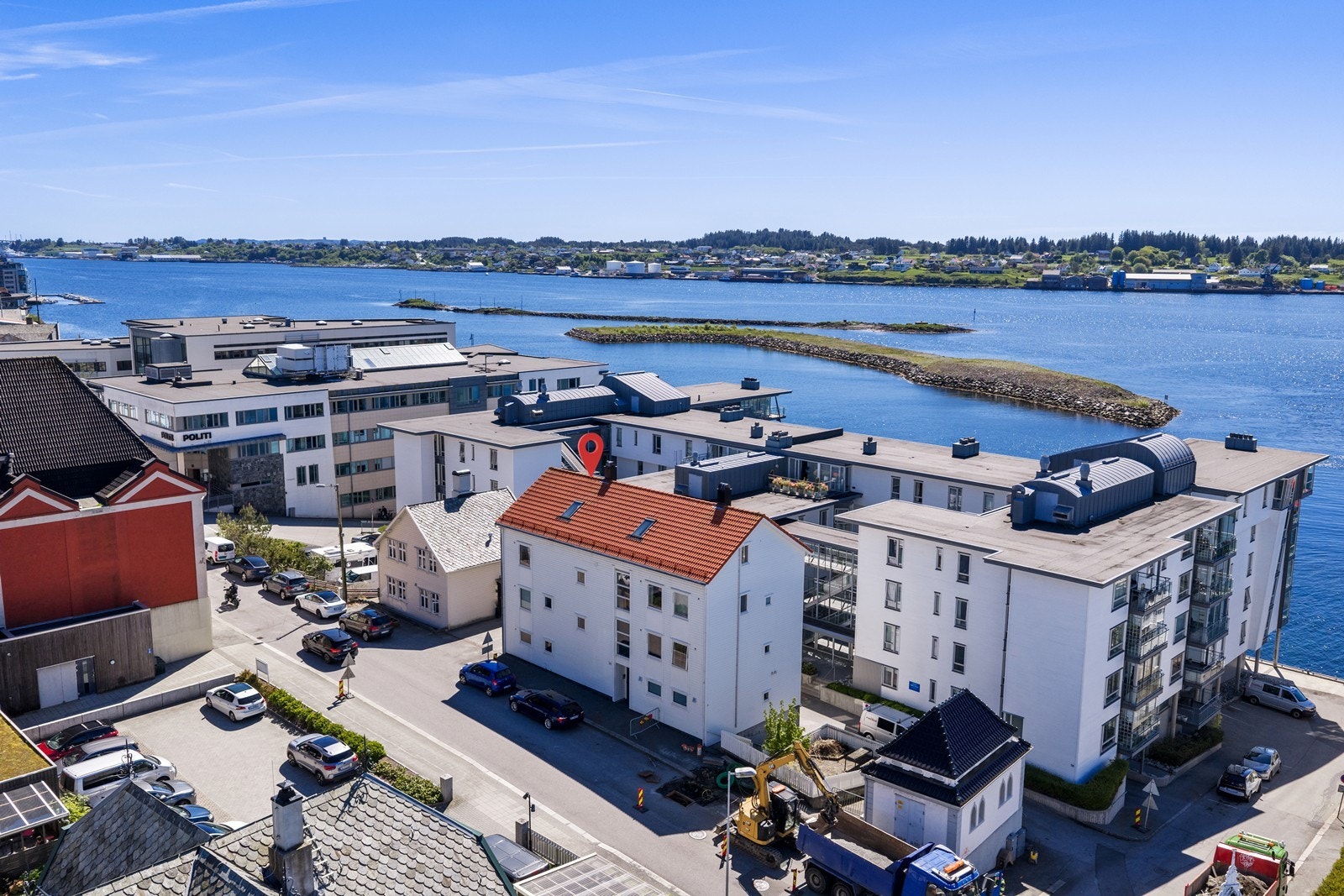 Leiligheten har inngang i byggets 3. etasje med tilkomst via trapp eller liftheis Galleribilde
