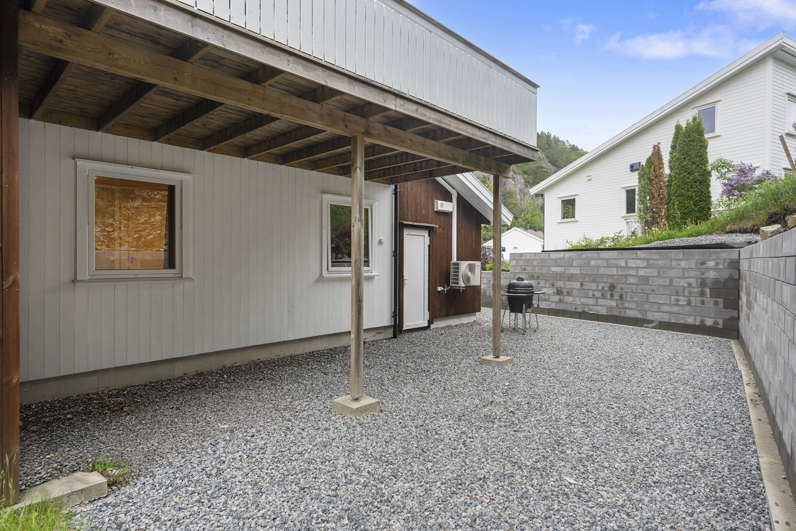 Bak boligen, god plass for lagring Galleribilde