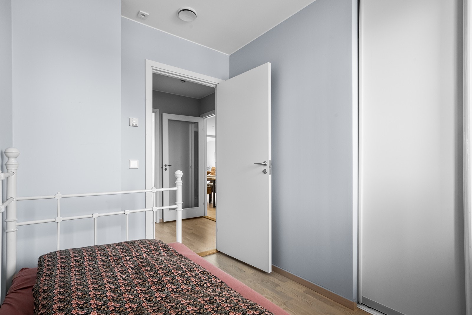 Et av soverommene, med plass til garderobeløsning. Galleribilde