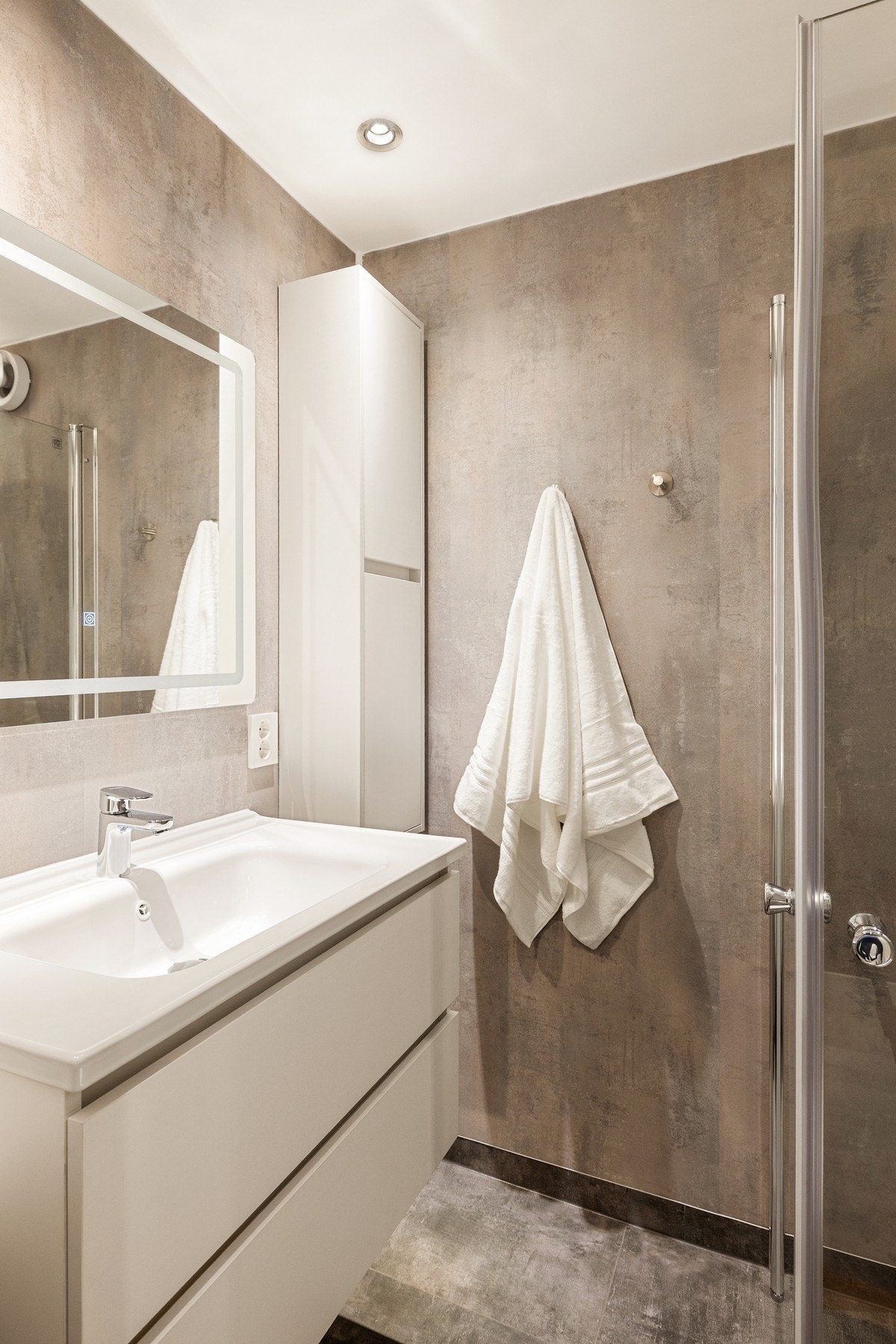 Badet måler 2,7m². Galleribilde
