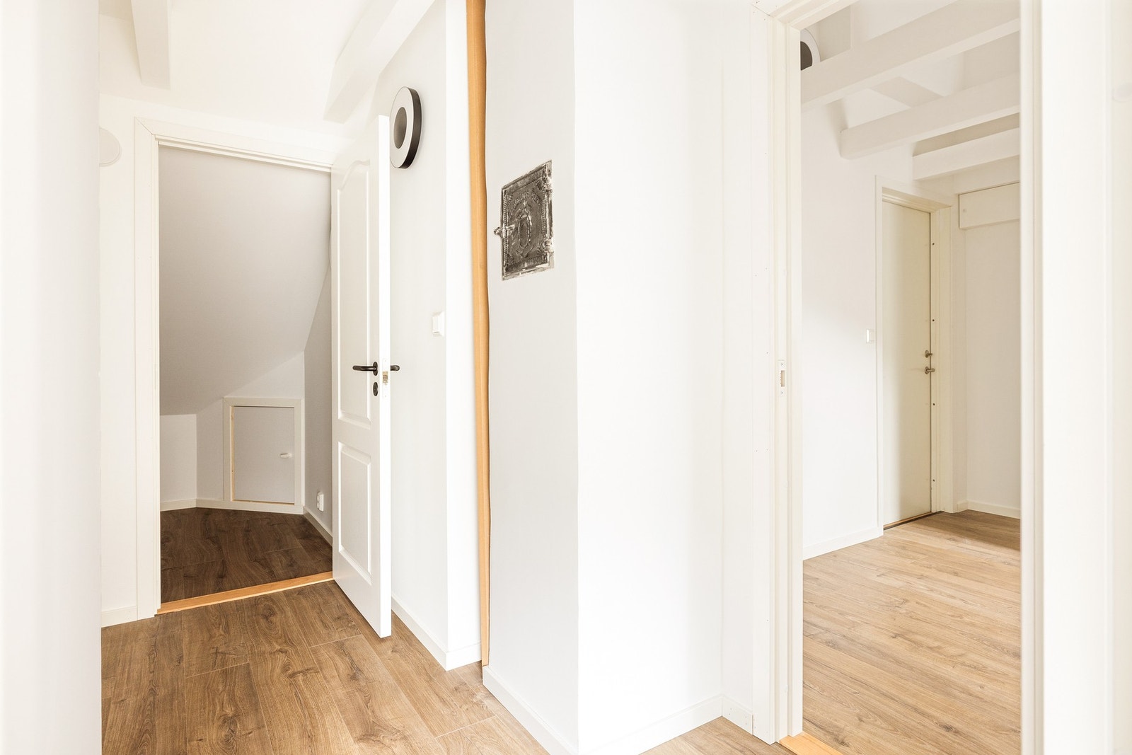 På denne etasjen finner man gang, kjøkken, bad, soverom og innvendig bod. Galleribilde