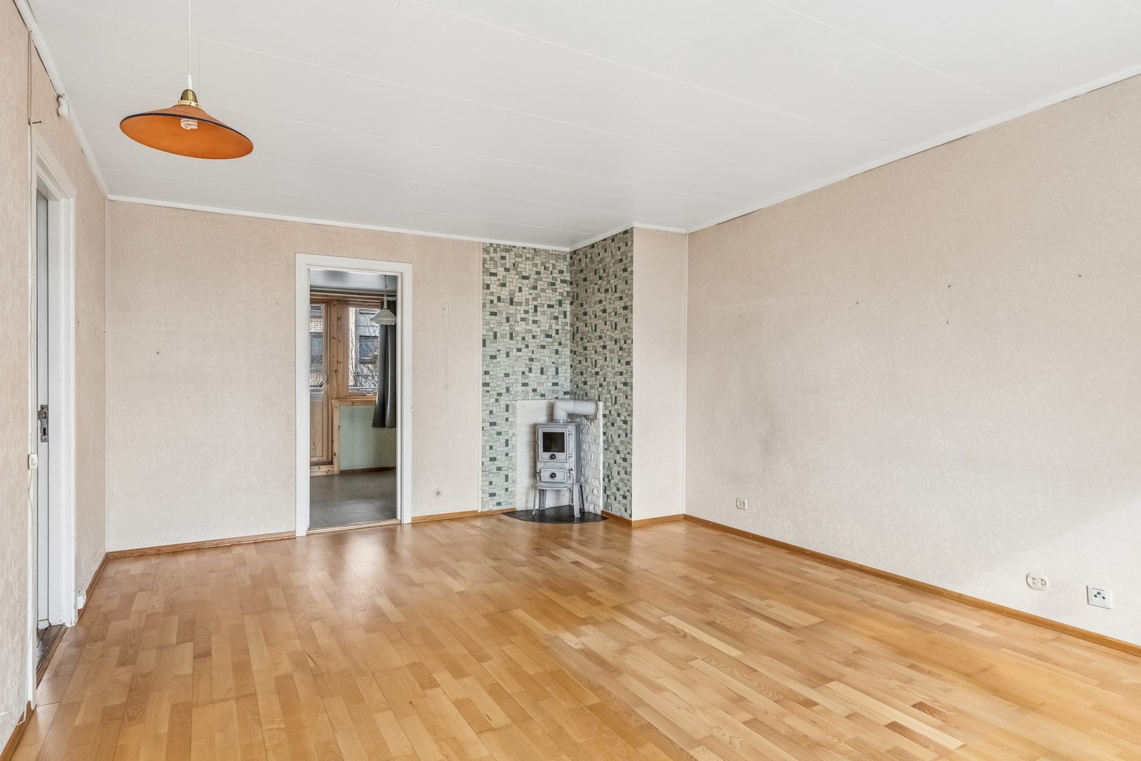 Stuen er stor og luftig. Galleribilde
