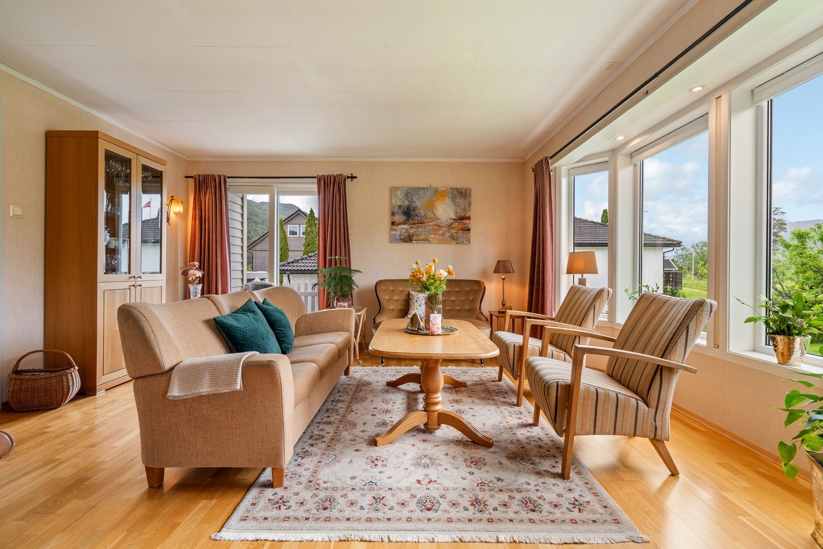Fra stue er det utgang til sørvendt terrasse Galleribilde