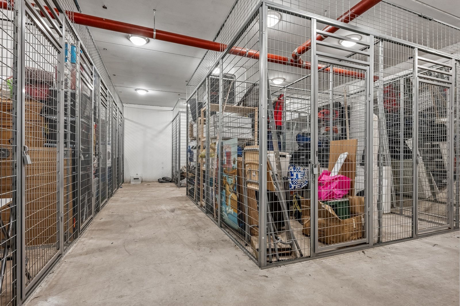 Leiligheten disponerer en bod i kjelleren for ekstra lagringsplass. Galleribilde