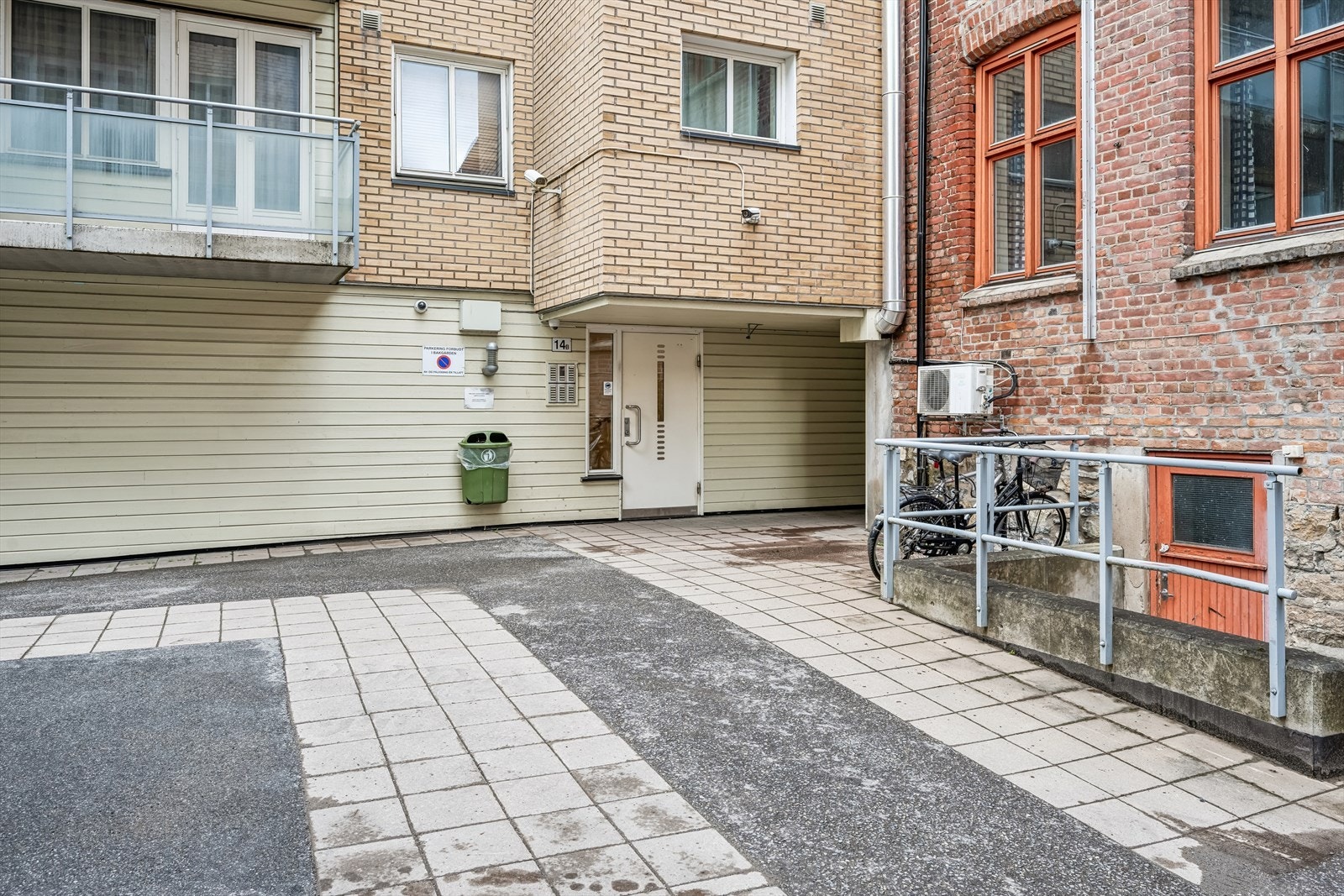 Eiendommen har en svært sentral beliggenhet i Hamar sentrum. Galleribilde