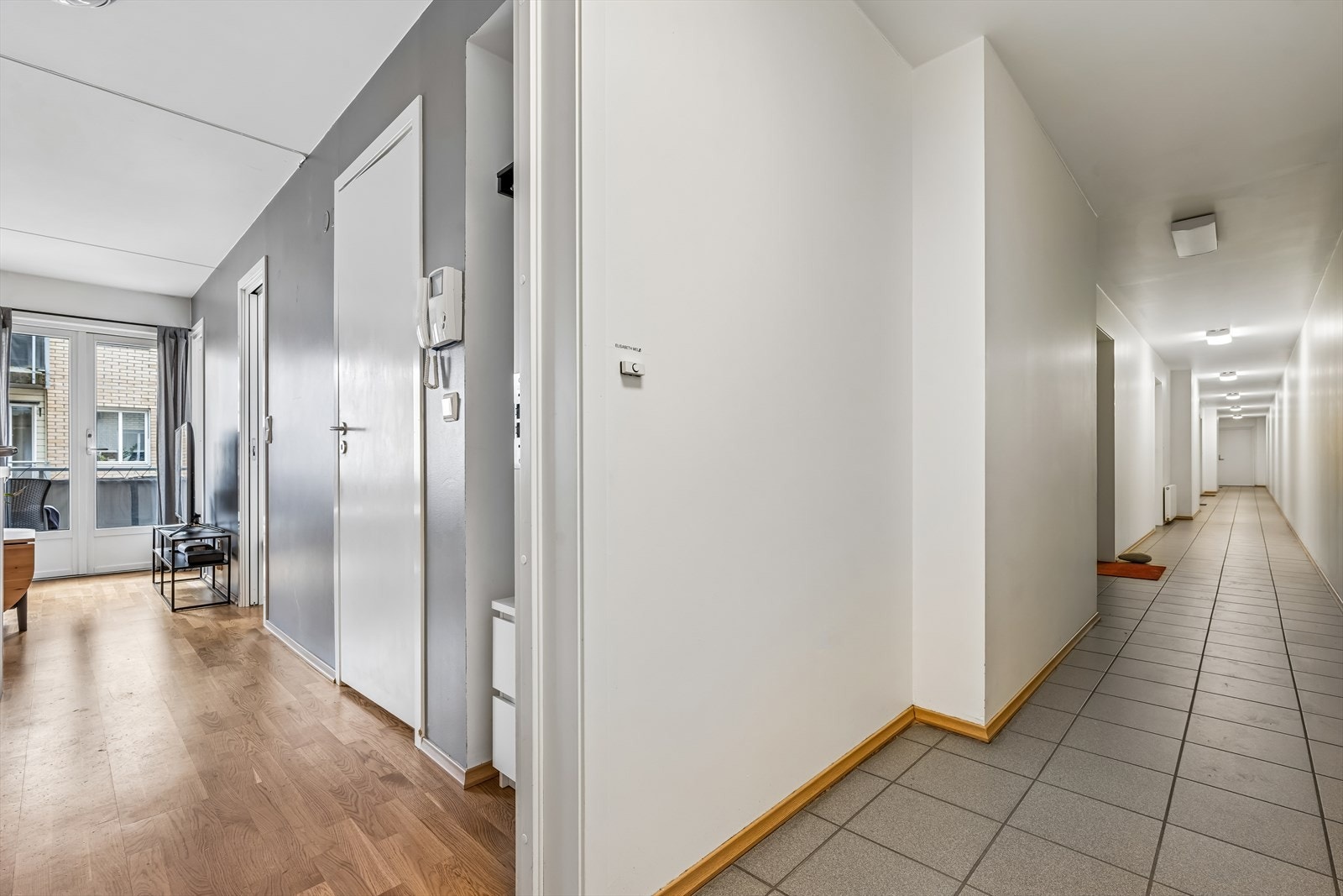 Leiligheten ligger i 3. etasje, med enkel adkomst fra fellesarealene. Galleribilde