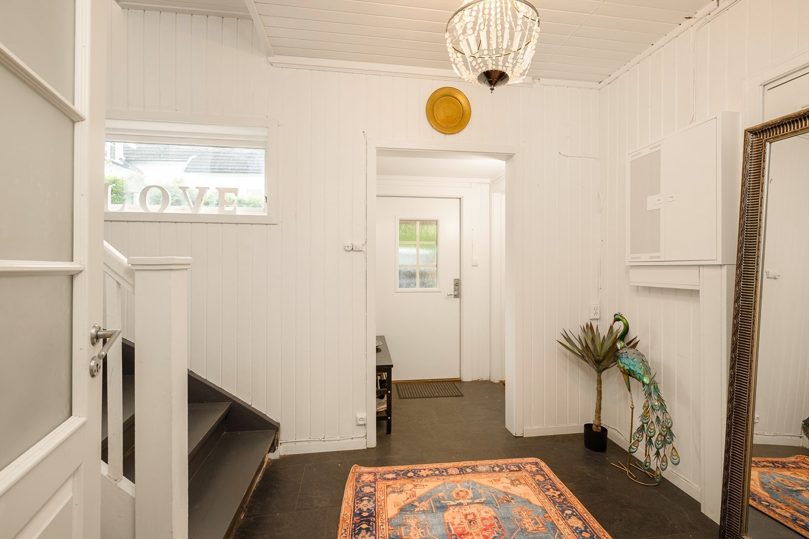 Lyst og innbydende i gangen. Galleribilde