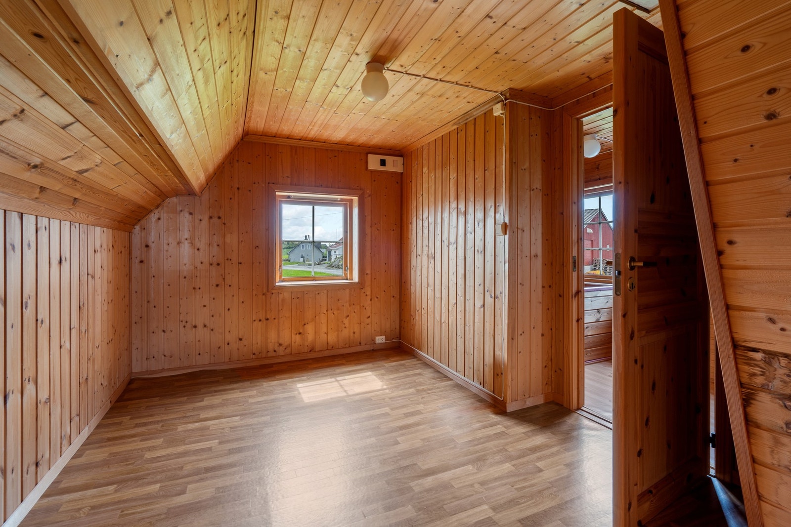 Soverom i loftsetasje. Galleribilde