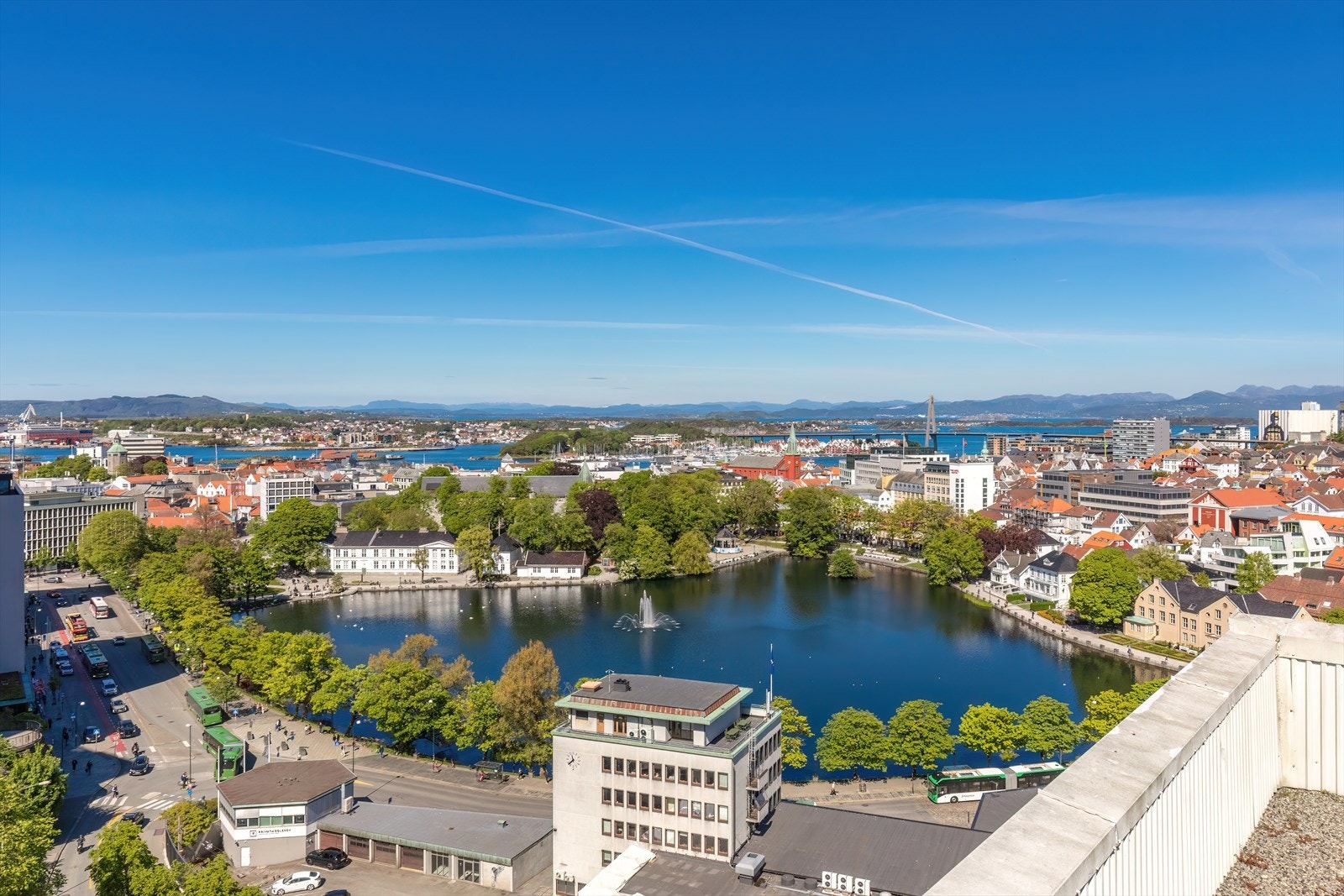 Borettslaget har en felles takterrasse, hvor både sol og utsikt kan nytes Galleribilde
