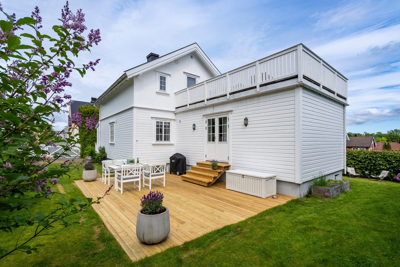 Det er bygget ny terrasseplatting nå i juni måned Galleribilde