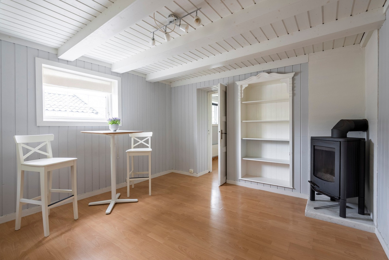 I kjeller er det innredet hybel (ikke omsøkt) Galleribilde