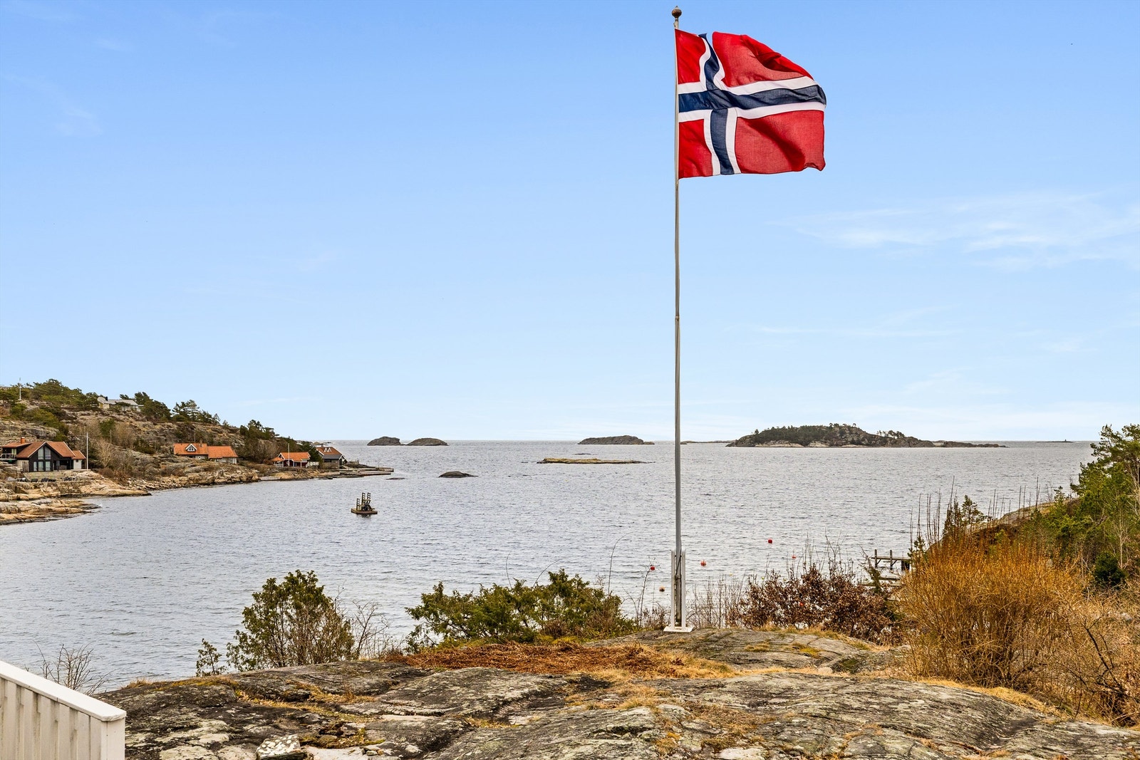 ET FANTASTISK SKUE UT MOT Skjærgården i Bamble. Galleribilde