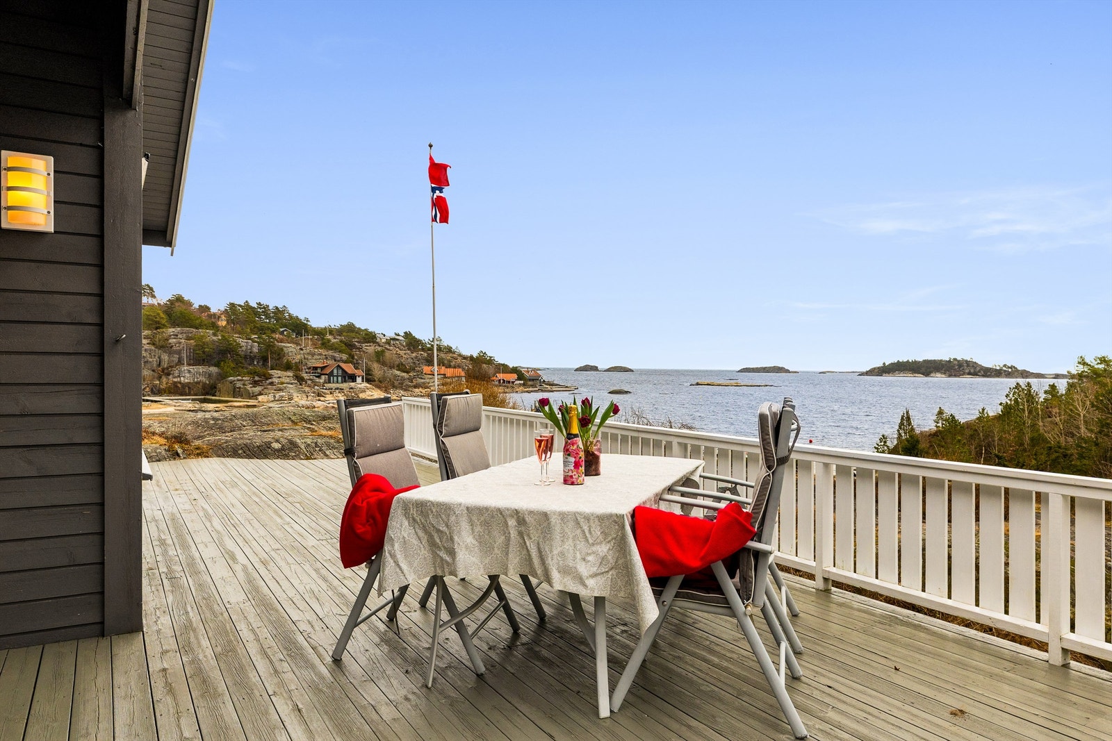 Uteliv med utsikt. Galleribilde