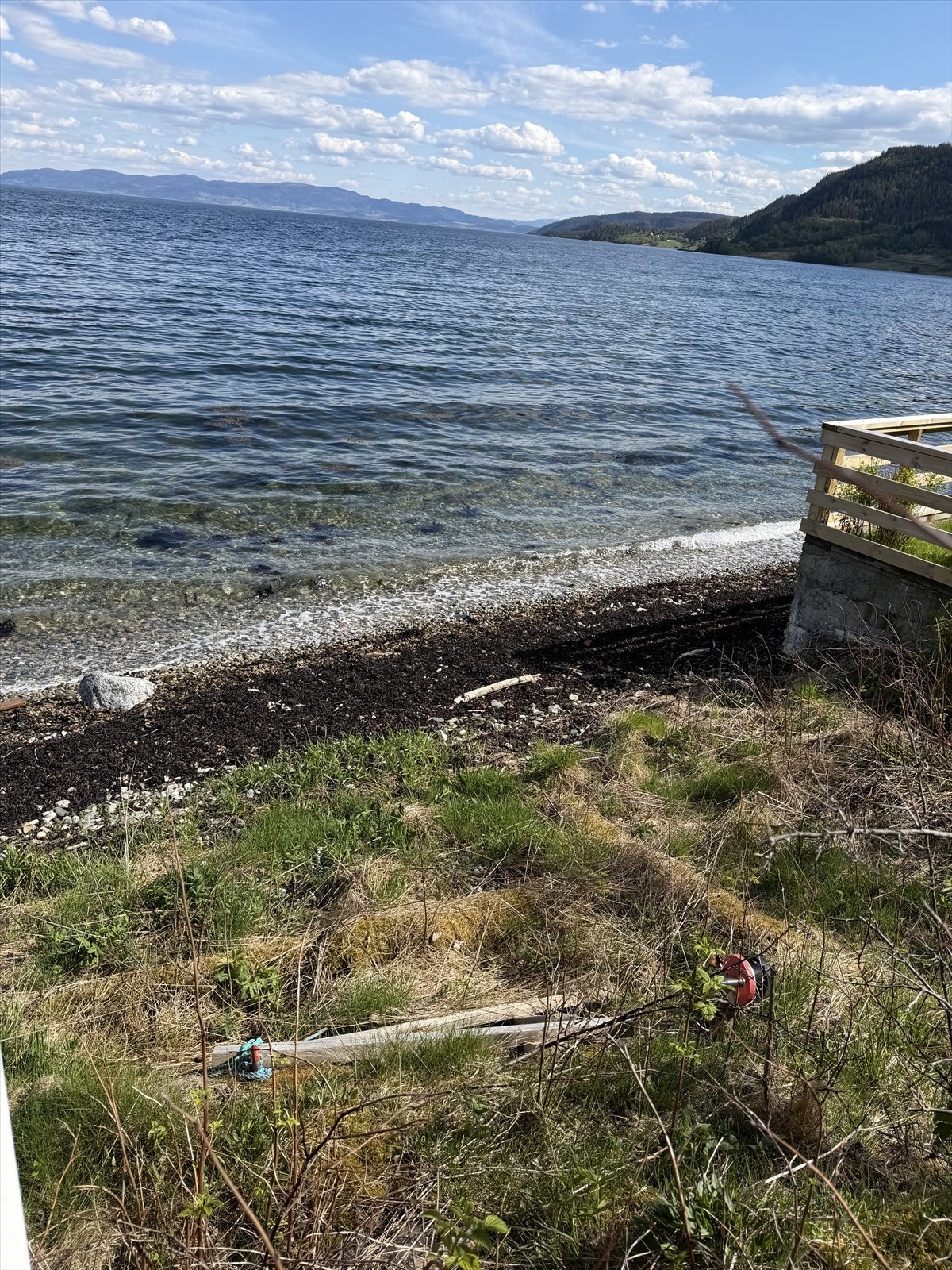 Eier har muntlig avtale med grunneier på å ha båt nede ved fjæra. Vinsj er montert Galleribilde