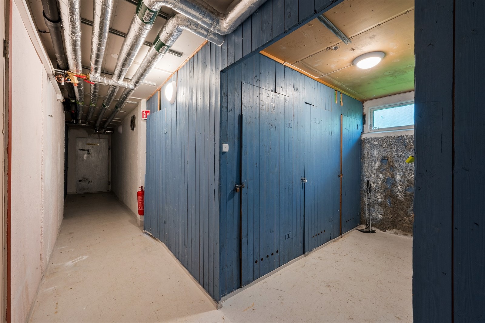 - Selger opplyser at leiligheten disponerer tre eksterne boder - Galleribilde