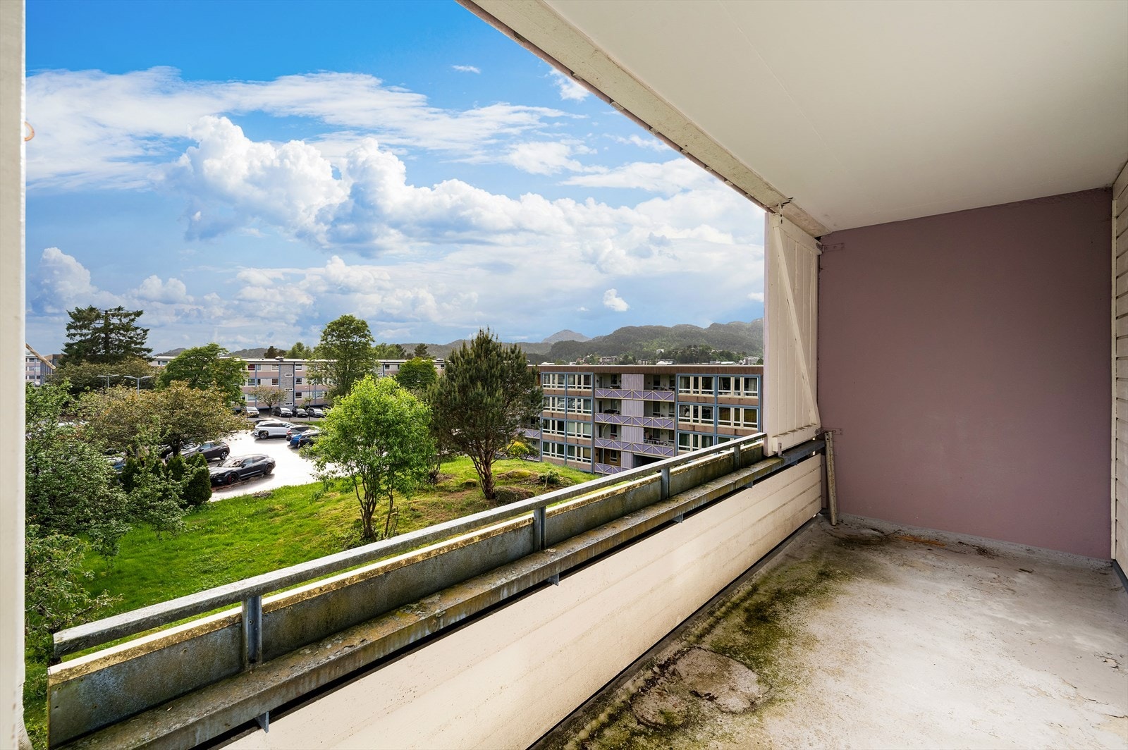 - Leiligheten har en vestvendt balkong på ca. 8,3 m² - Galleribilde