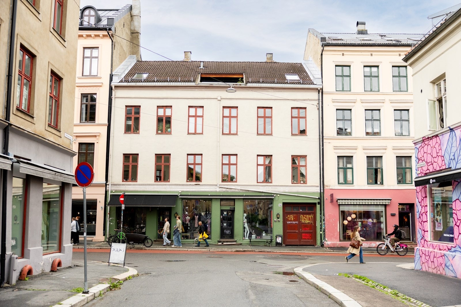 Noen få minutter unna finner du flere av byens mest populære spisesteder, koselige butikker, barer og mer. Galleribilde