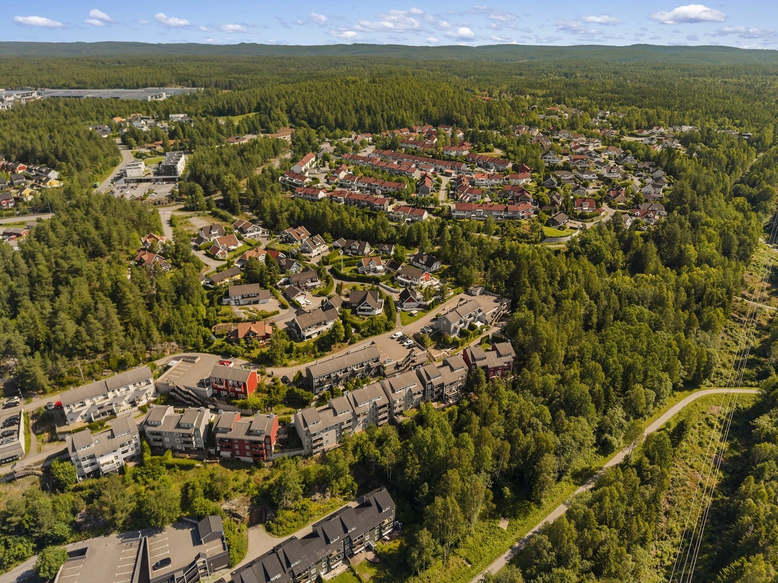 For de som er aktive eller har barn som ønsker å drive med sport, er Stil Arena og Langhushallen kun en ti minutters gåtur unna. Det er og et treningssenter ved Bøleråsen senter, som kun er 5 minutter å gå. Galleribilde