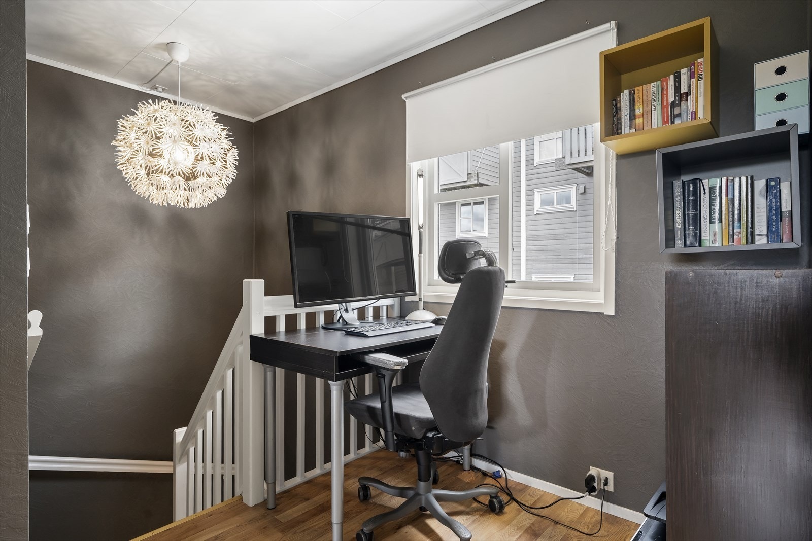 Når du kommer opp til 2. etasjen møter du en romslig gang med plass til oppbevaring og mer. Galleribilde