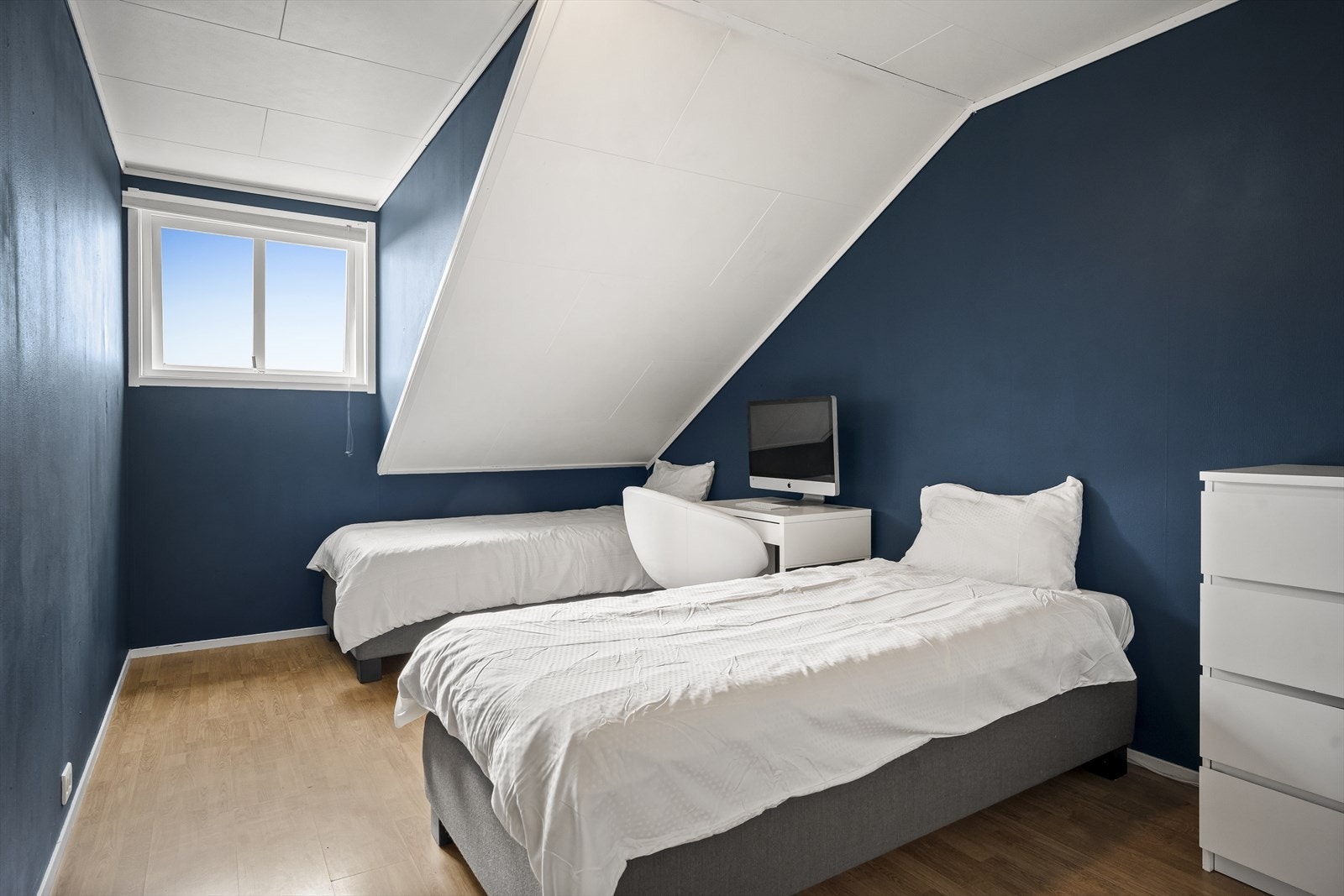 Soverommene har gode møbleringsmuligheter og egner seg godt som hovedsoverom, barnerom, gjesterom eller hjemmekontor. Galleribilde