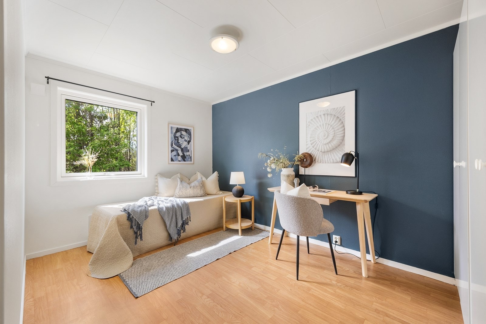 Det andre soverommet egner seg godt som barnerom, gjesterom eller kontor. Galleribilde