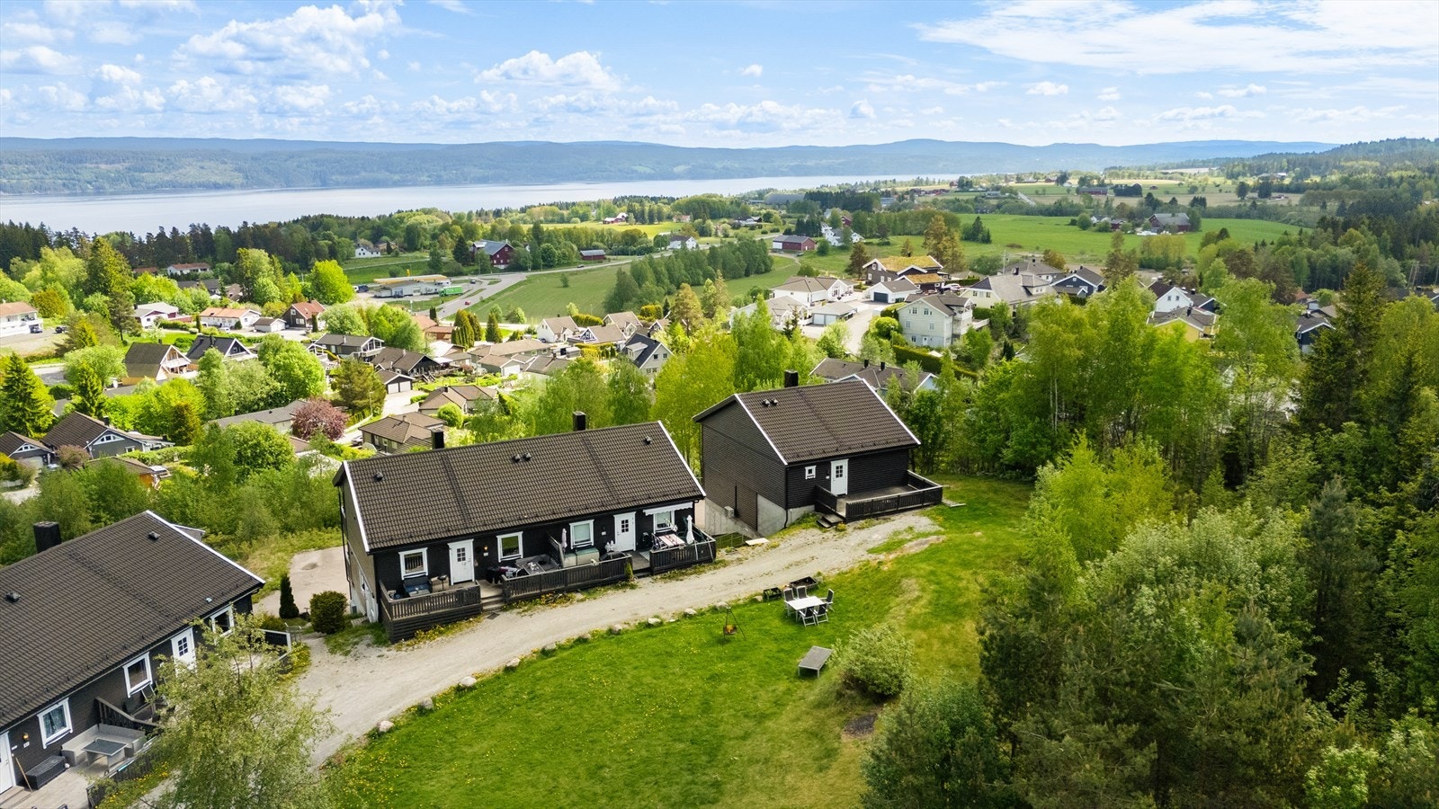 Nærområdet byr på flotte turmuligheter, med populære ruter som "Flatebyrunden" og "Finlandsrunden" lett tilgjengelig. Galleribilde