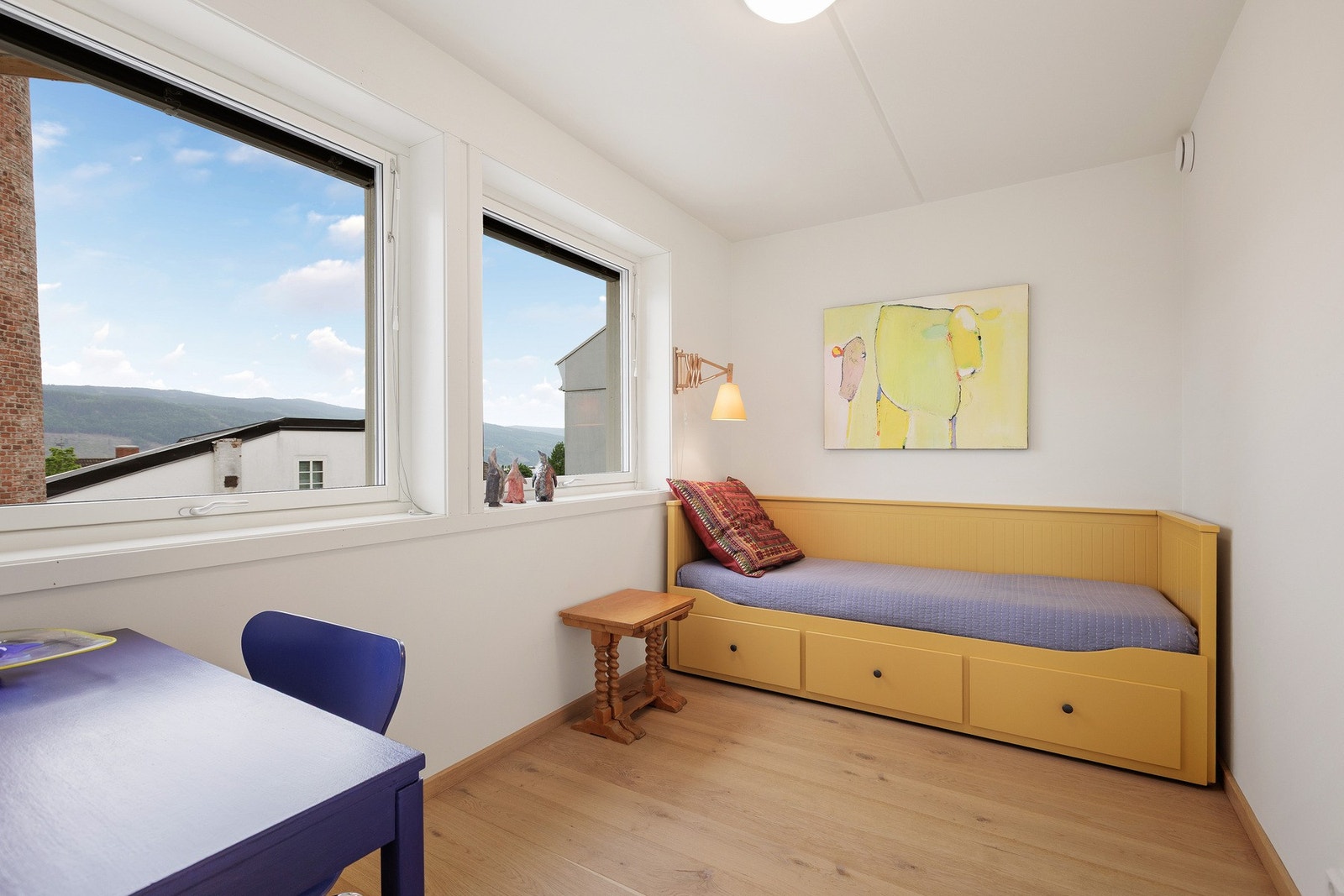 Soverom nr. 2, med plass til seng, kontorpult etc. Galleribilde