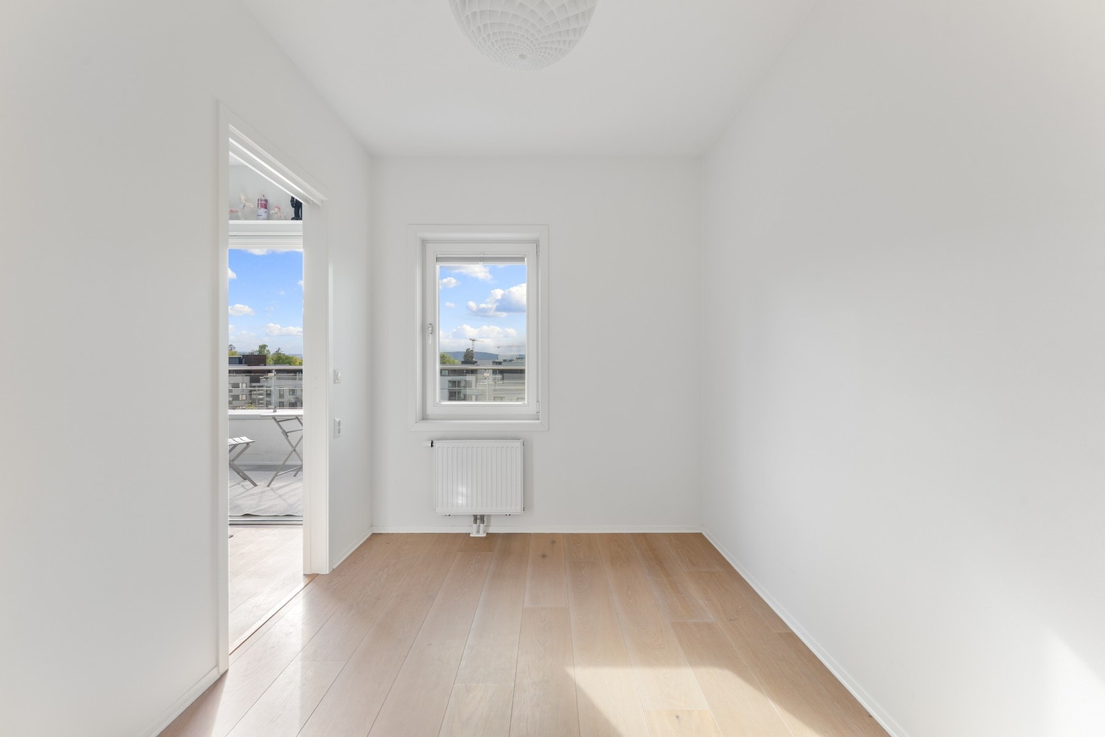 Lyst og fleksibelt soverom 2 som passer perfekt som soverom, gjesterom eller hjemmekontor. Galleribilde