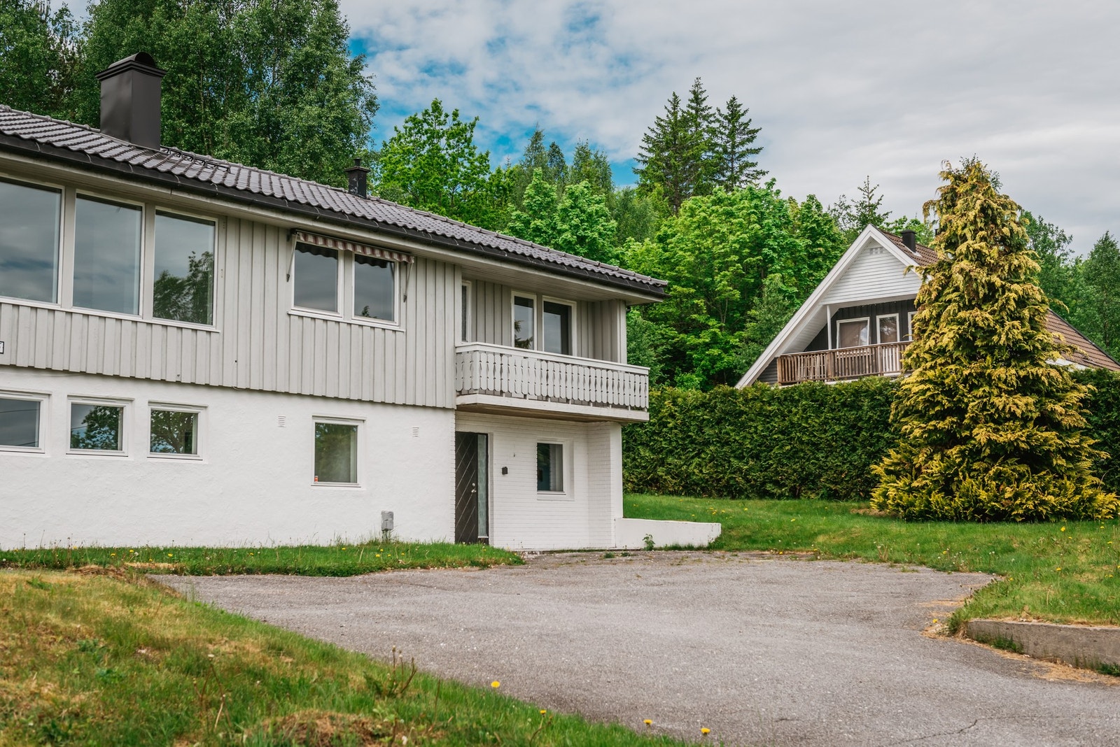 Boligen bærer preg av manglende vedlikehold, og oppgraderinger må påregnes. Galleribilde