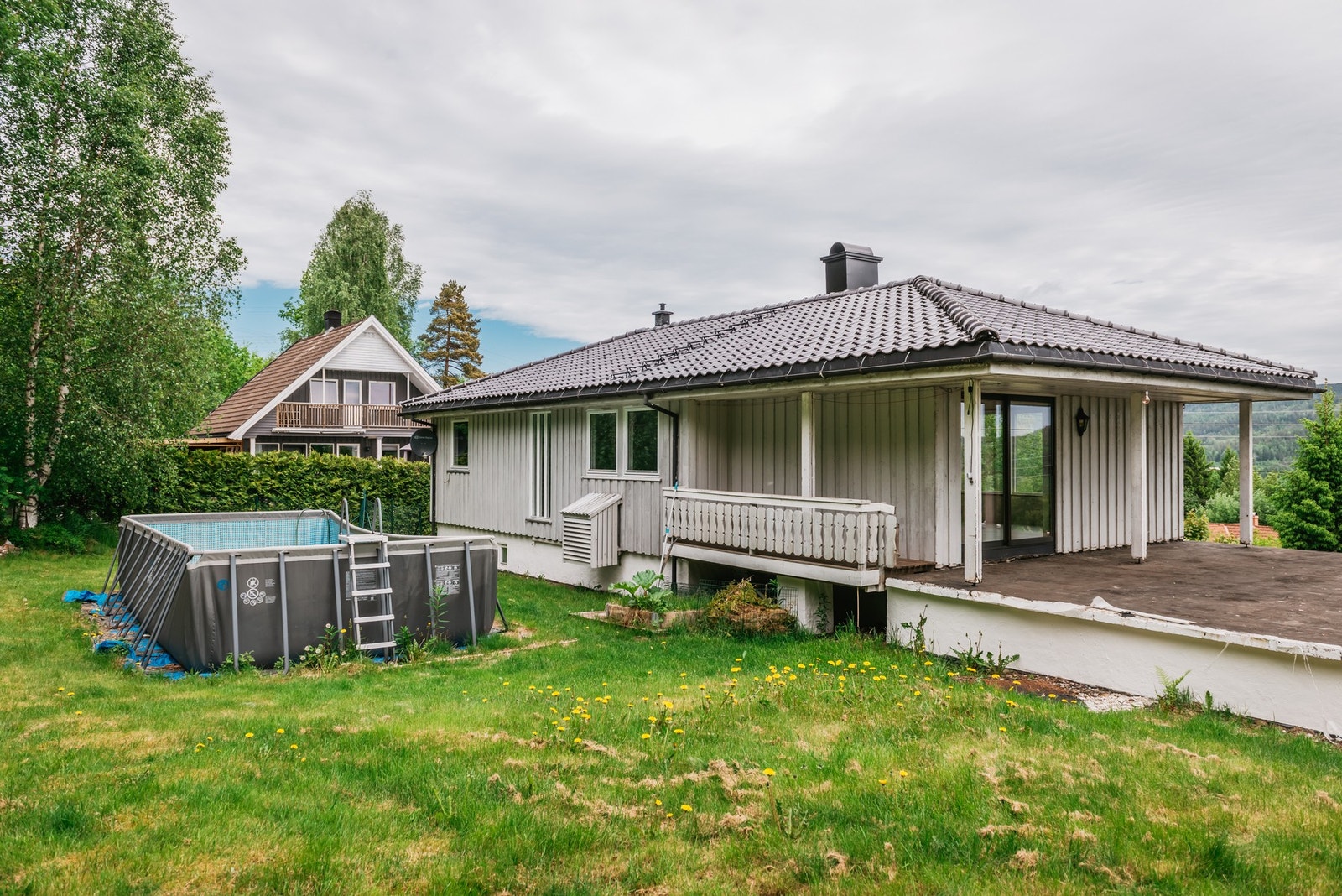 Basseng medfølger handelen. Galleribilde