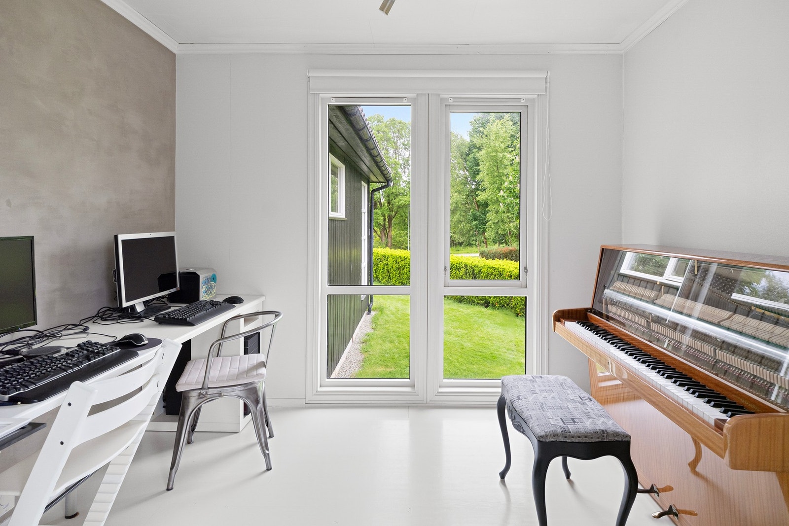 I tilknytning til spisestuen ligger et eget kontor som passer godt som hjemmekontor, lekserom eller hobbyrom. Galleribilde