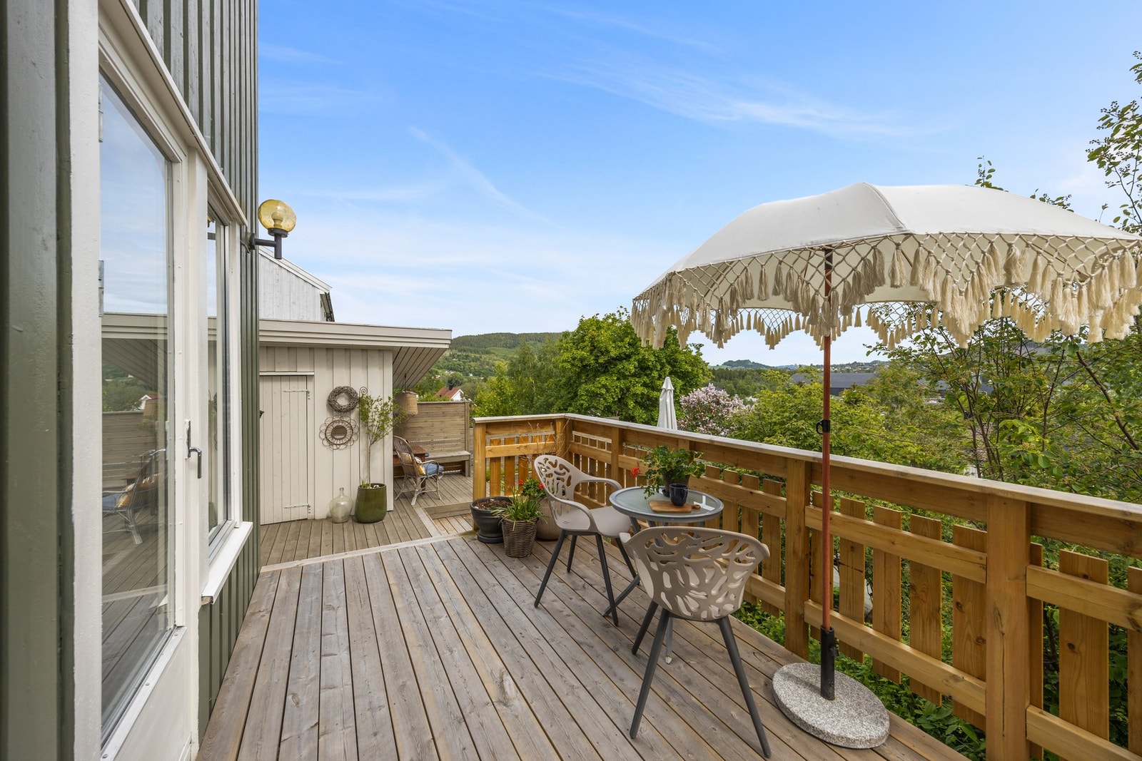 Øverste terrasse måler 11 kvm. Galleribilde