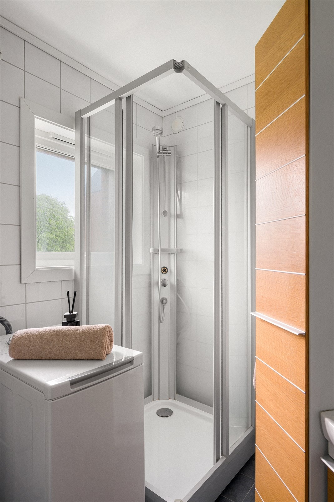 - Badet er fra 2012 og har varmekabler i gulv, samt opplegg for vaskemaskin - Galleribilde
