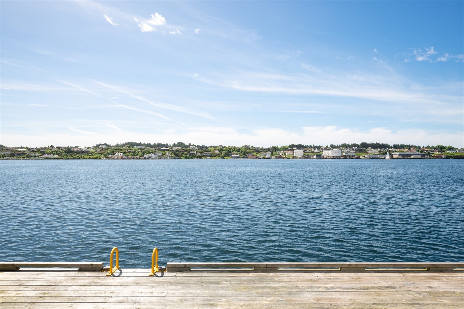 Fra kaikanten kan man nyte utsikten over innseilingen til Haugesund. Galleribilde